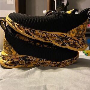 YELLOW BELLIED VENOM Gym Athletic Shoe Size M 45 (M 11-11.5)